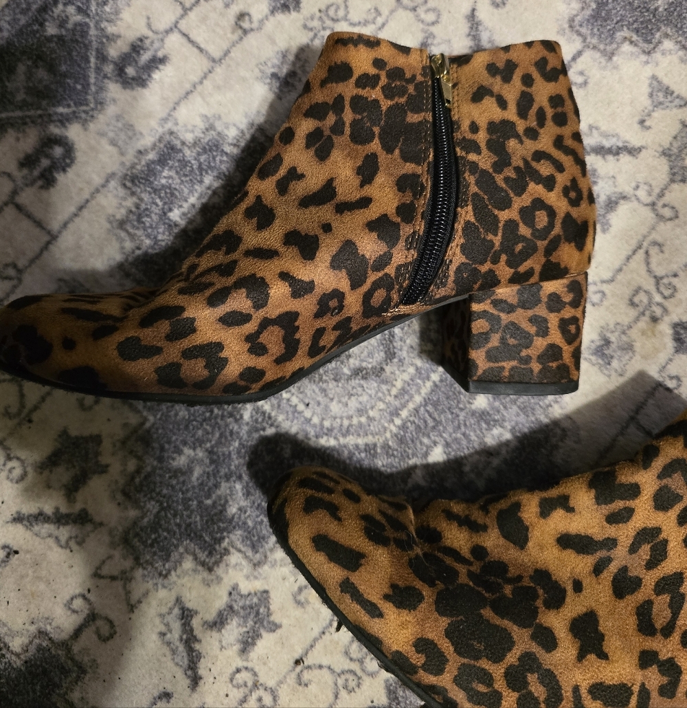 Manhatten Collection Leopard Print Ankle Boots